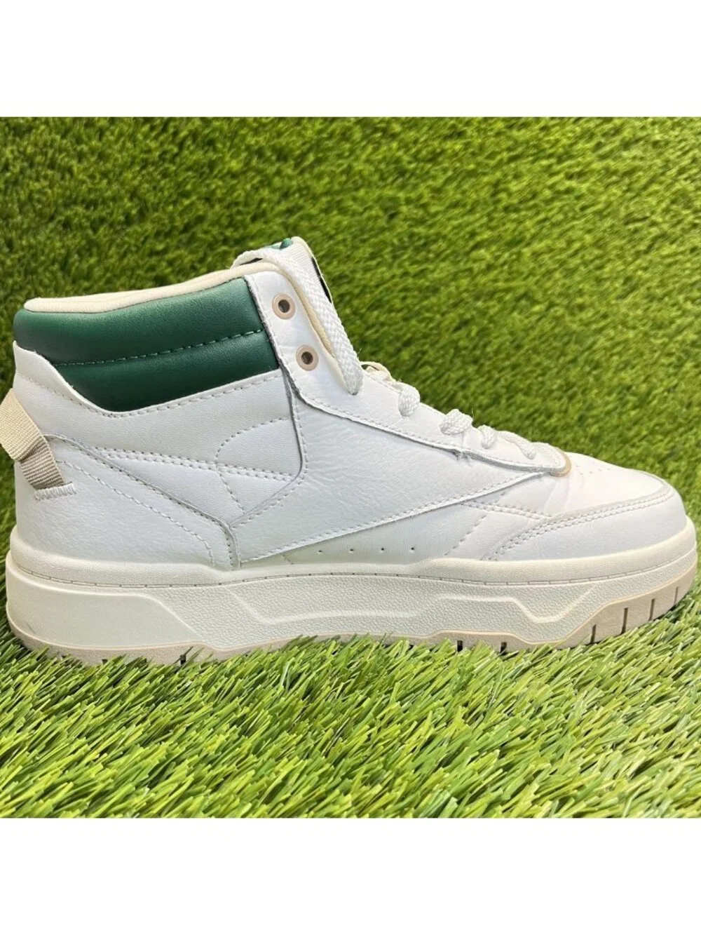 Reebok Tech T Geo Womens Size 8 White Green Athletic Basketball Shoes Sneakers